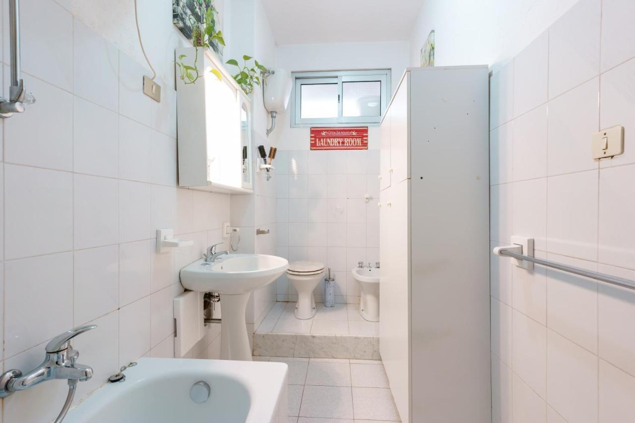 Pothos - Eng Ita - Air Conditioning Wi-fi Fridge Netflix Local Guide - Aria Condizionata, Frigo, Internet, Guida Locale Gasthof Cagliari