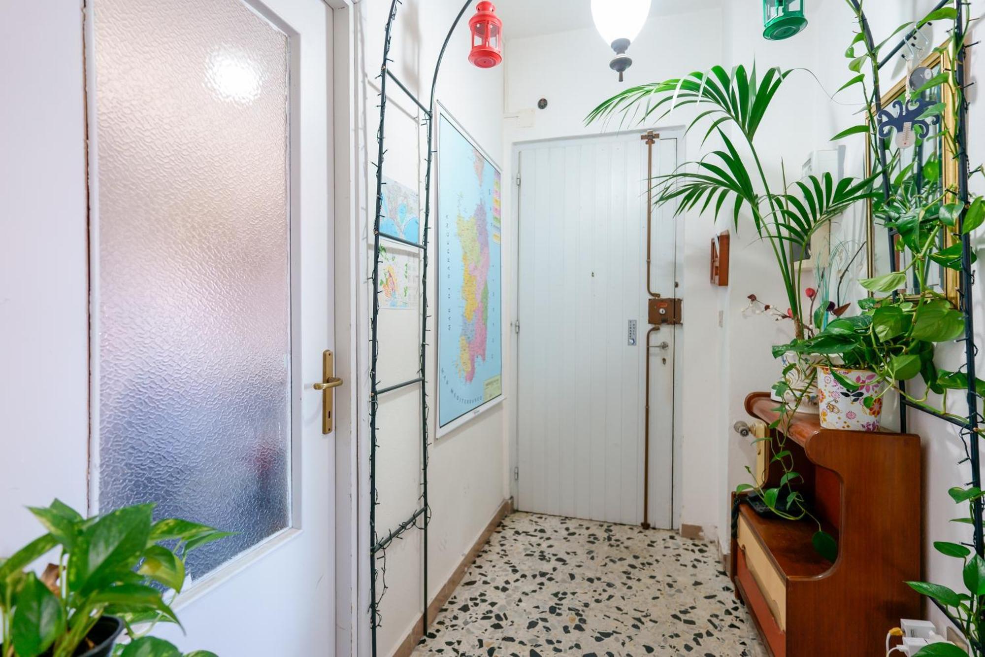 Gasthof Pothos - Eng Ita - Air Conditioning Wi-fi Fridge Netflix Local Guide - Aria Condizionata, Frigo, Internet, Guida Locale Cagliari